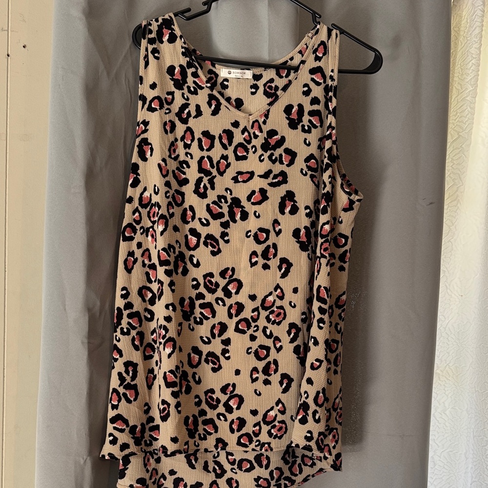 Chic Leopard Print Tank Top